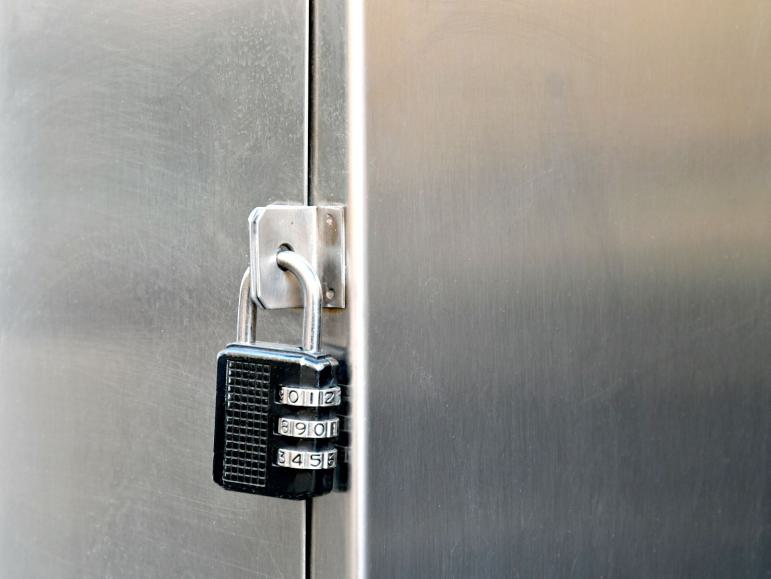 Außerhalb der Öffnungszeiten können sie unsere Einwurf- und Abholbox verwenden