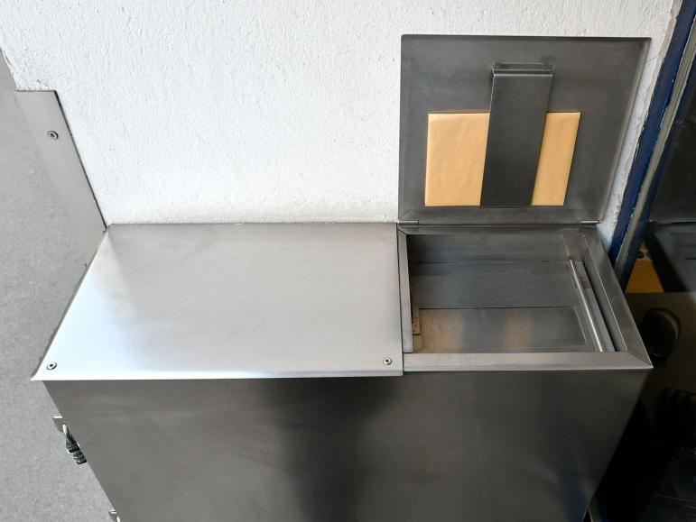 Außerhalb der Öffnungszeiten können sie unsere Einwurf- und Abholbox verwenden