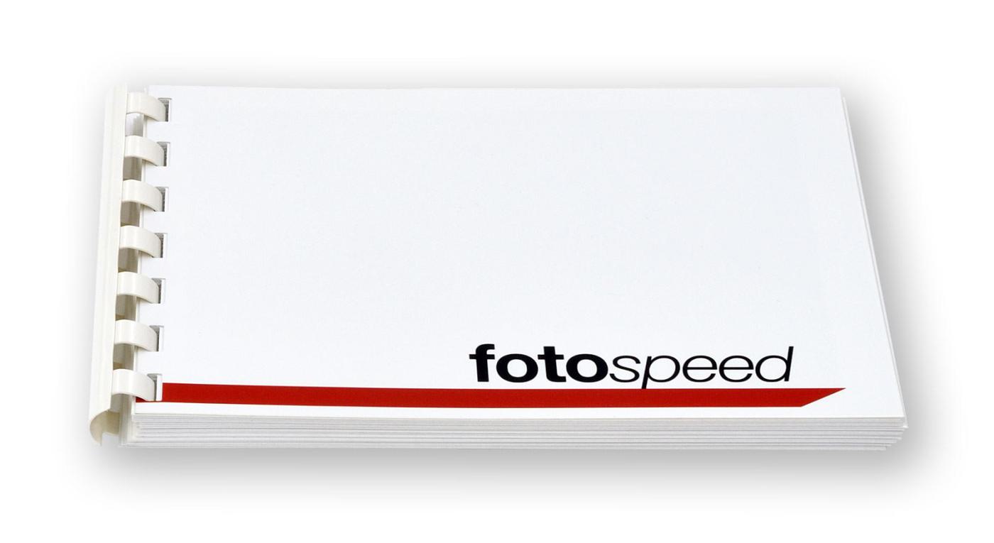 Wir stanzen und binden Minialben von bei uns angefertigten Fotos