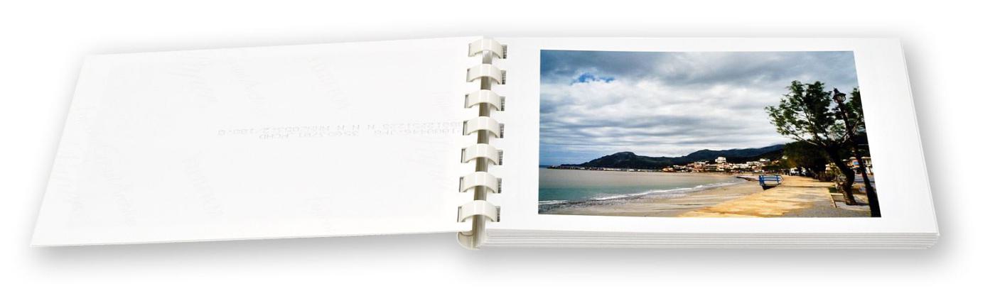 Wir stanzen und binden Minialben von bei uns angefertigten Fotos