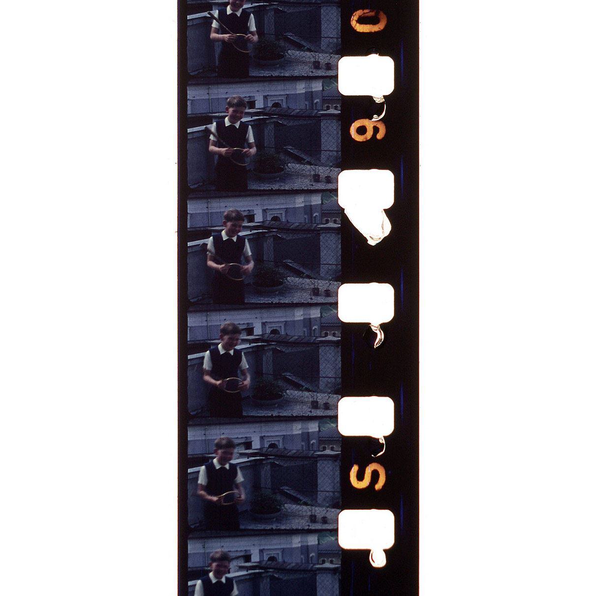 Schmalfilm mit beschädigter Perforation (Sprocket)