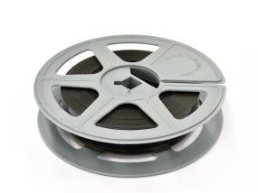 Wir digitalisieren (überspielen) Schmalfilme die auf Filmspulen aufgewickelt sind.