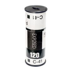 Wir entwickeln Rollfilme Typ 120 (Mittelformat) im Prozess C41 und SchwarzWeiss. Wir entwickeln Rollfilme Typ 120 (Mittelformat) im Prozess C41 und SchwarzWeiss.