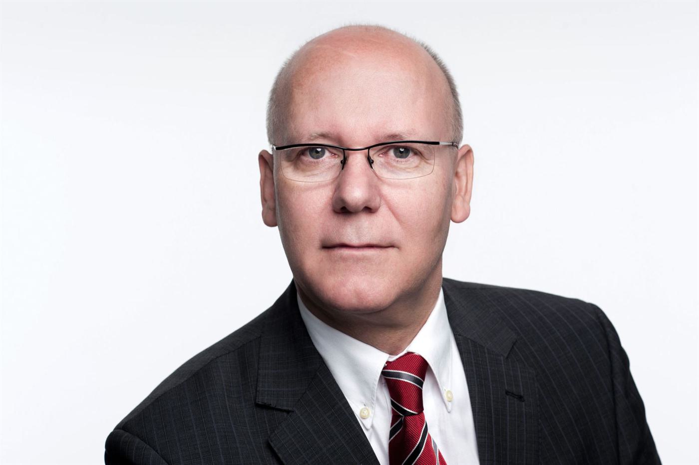 Portrait Prof. Mag. Ulrich Schnarr, Fotograf bei Fotospeed, Innungsmeister der Landesinnung Wien der Berufsfotografen und Gerichtssachverständiger am Handelsgericht in Wien